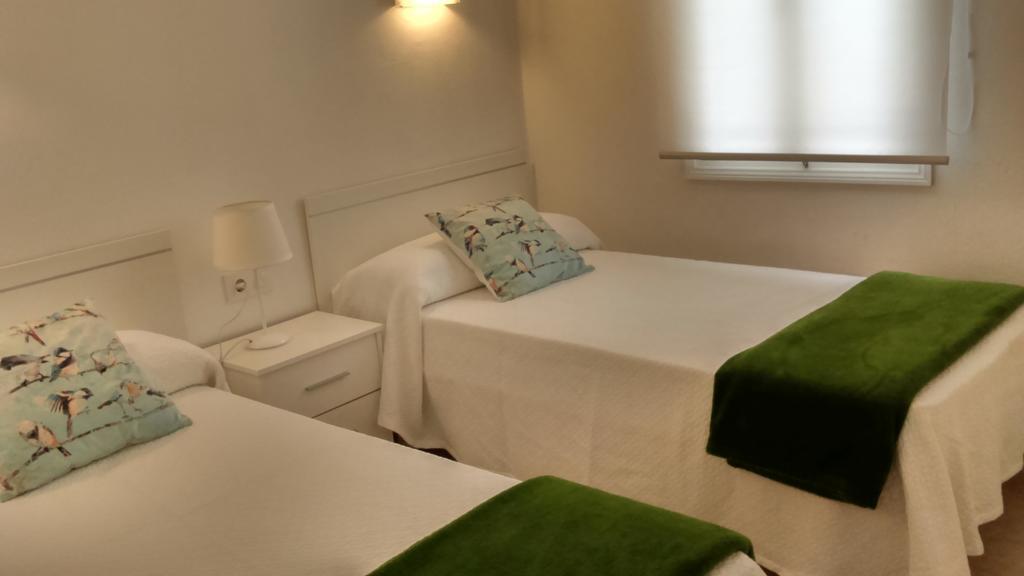 Grupoandria Villa Dora Cala'N Blanes  Zimmer foto
